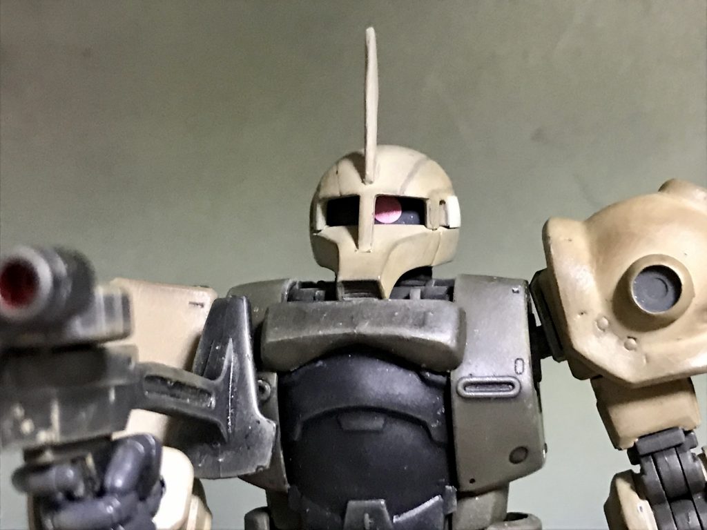 川の中を行軍（敗走）する登場シーン。