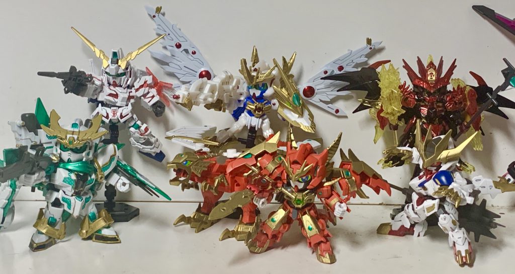 気付いたら一ヶ月でSDがこんなに増えましたw
裏には羽を悪魔の武将バルバトスに羽をもがれたデスサイズも眠ってます。
ユニコーン　ヴァルキランダー　バルバトスと同じガンダムのヴァージョン違いが揃いました