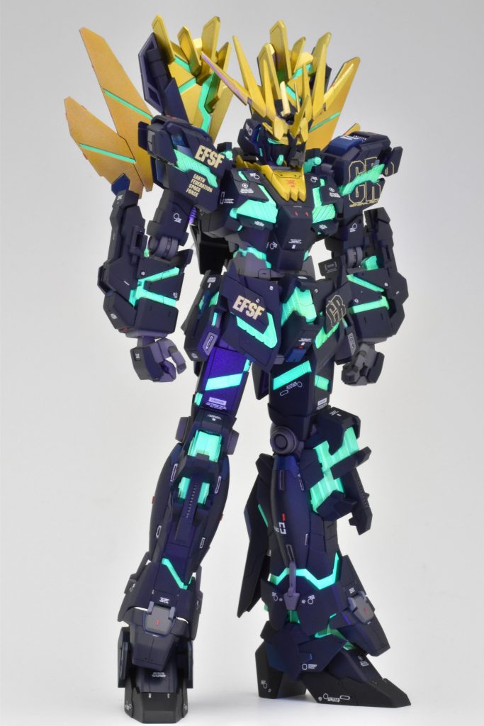 発光フロント塗料は、ガイアを使用してます。ブラックライトで発光します。