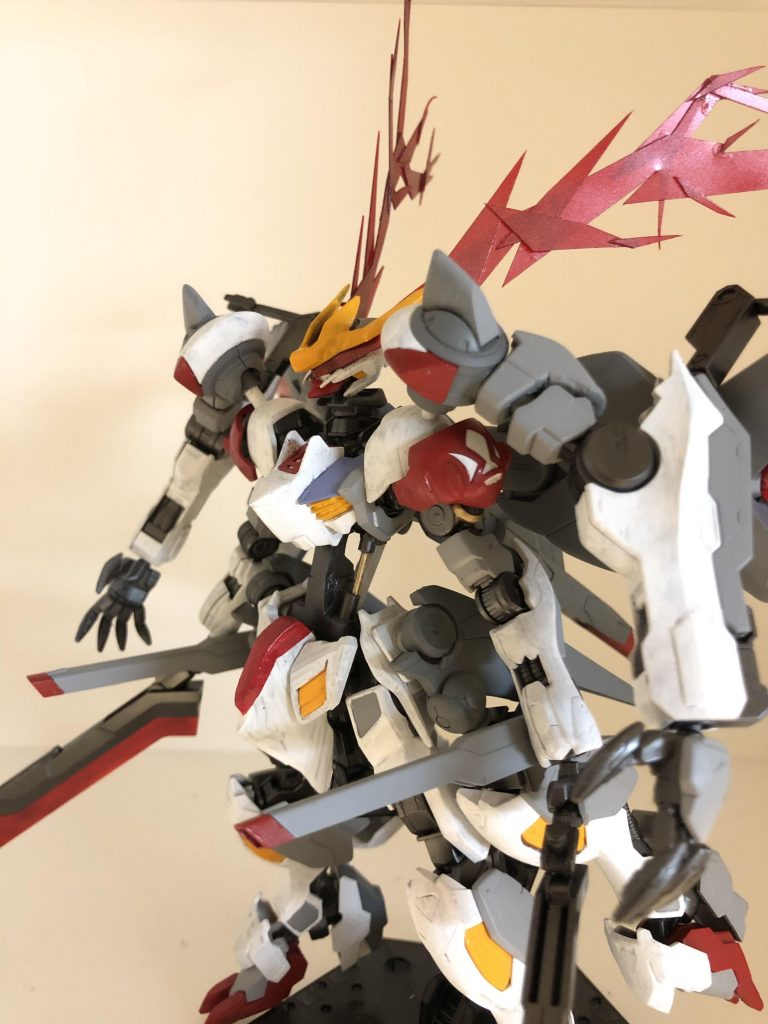 宇宙での決戦装備です。アンゲルスユニットとケンタロスユニットを同時に装備し推進力を強化。全武装は阿頼耶識によってインコムのように自在に飛ばすことができます