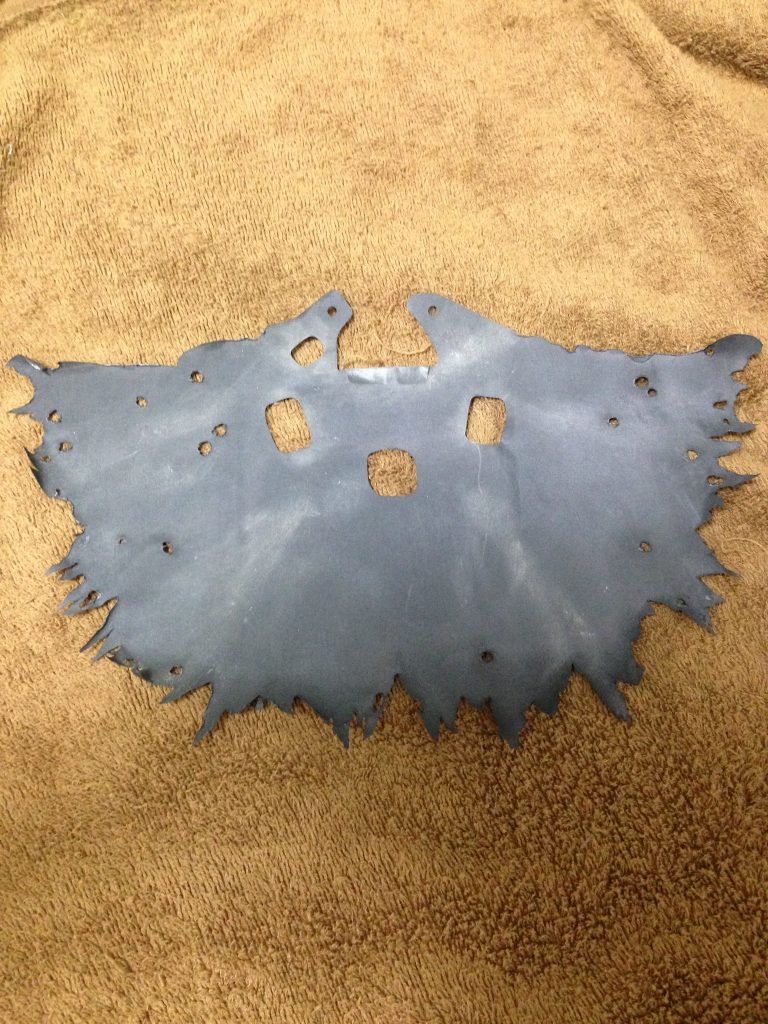 ABCマントはキットのを使用、穴と縁を線香で作成、グラデーションを強めに掛けて質感を演出しています
また、好みでマントを着ながら背部スラスターを広げられる様に大穴も開けています