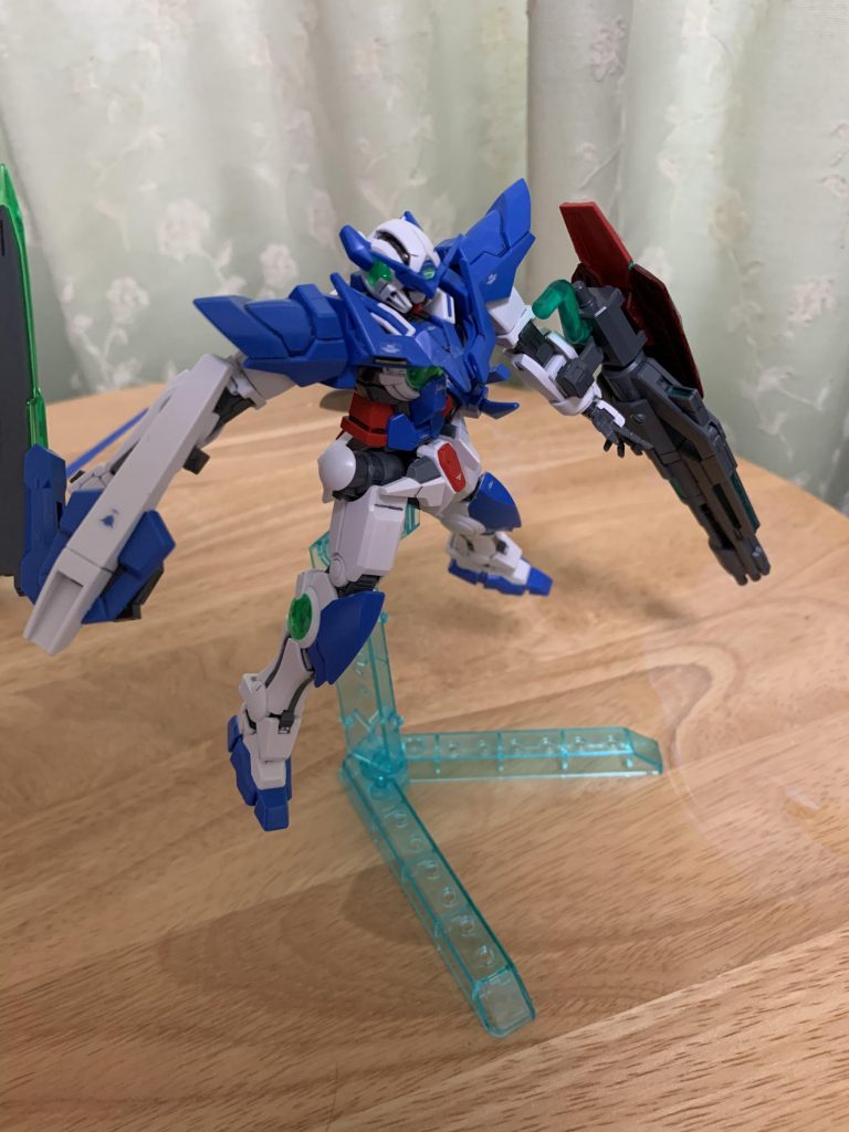 エクシアリペアは「複合兵装」をテーマに改造しました。
改造武装1
GNガトリングシールドってところでしょうか、こちらはスピニングブラスターの余剰、アストレアtypeFのパーツを用いています。