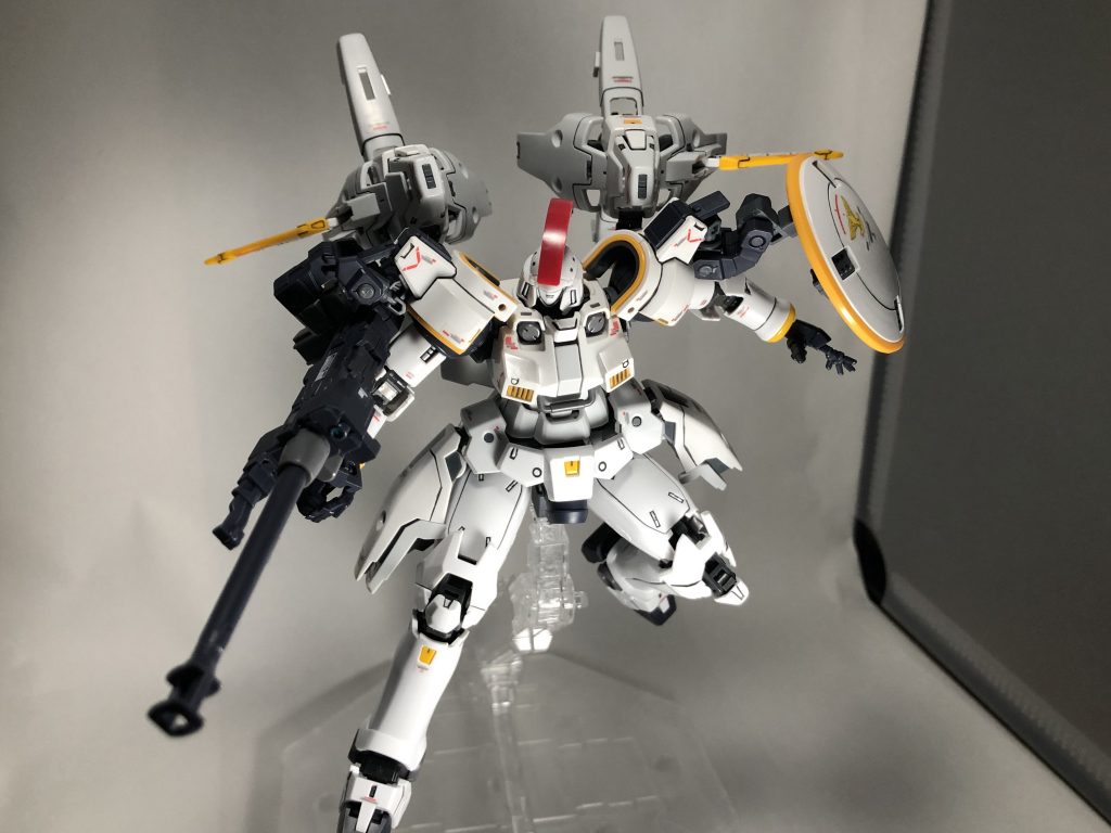 説明書のポーズをマネしてみて，ポージングは下手なのですがそれを隠せるバーニアの存在感は凄いと思います