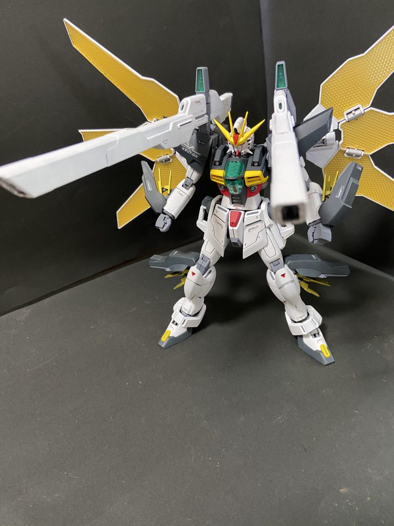 個人的に台座無しで不安定ながら自立出来る点はかなり嬉しい所でどのポージングで飾るかの選択楽しみが増えました。