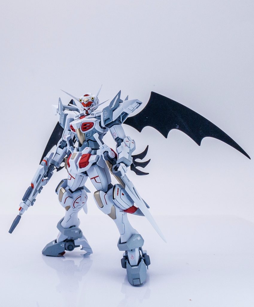 サブウェポンに G-エルス付属のライフル、HGBD ダブルオーダイバーのGNソードⅡを剣先を研ぎ出して使用しています。