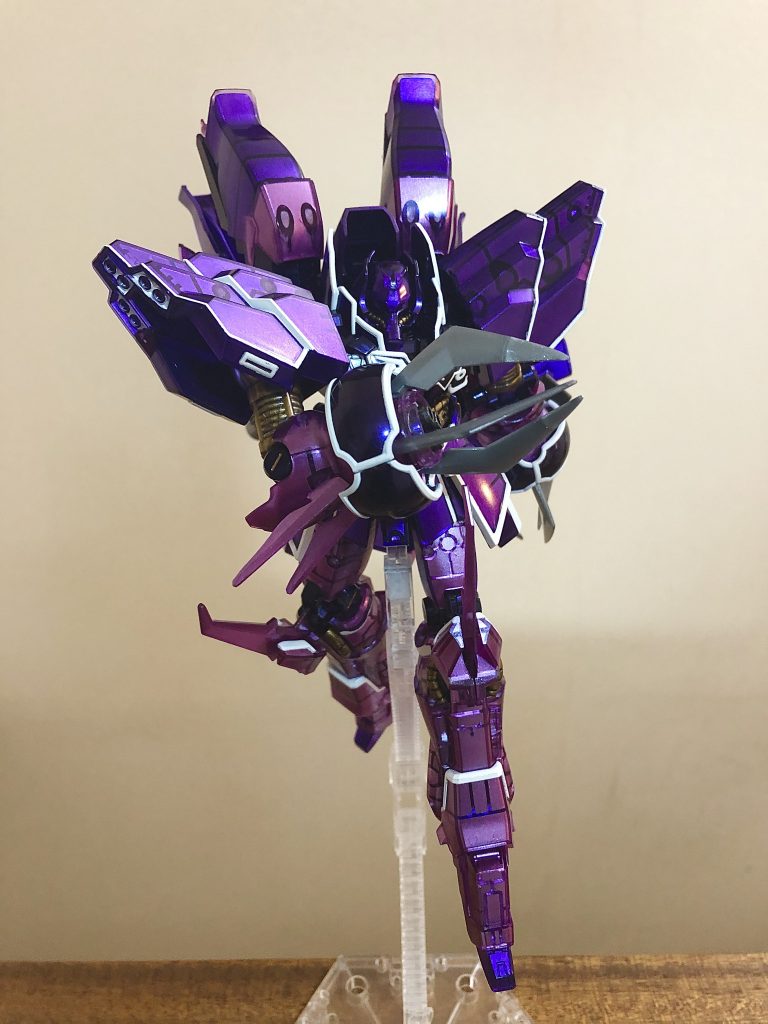 クリアカラーの透明感とメタリックカラーの輝きのイイとこ取りが出来て自分的には満足
仕上げにクリスタルカラーのアメジストパープルとEXクリアーの混色を吹いてフィニッシュです。
最後まで見ていただきありがとうございました😊
追伸
撮影環境で色の見え方が変わるので
メイン写真は自然光
1枚目正面はLED+電球
2枚目バックもLED+電球
3枚目アップはLEDのみ
4枚目ブンドドは自然光+LED
です。自分でもどれが一番実物の色に近いのか分からなくなりました。