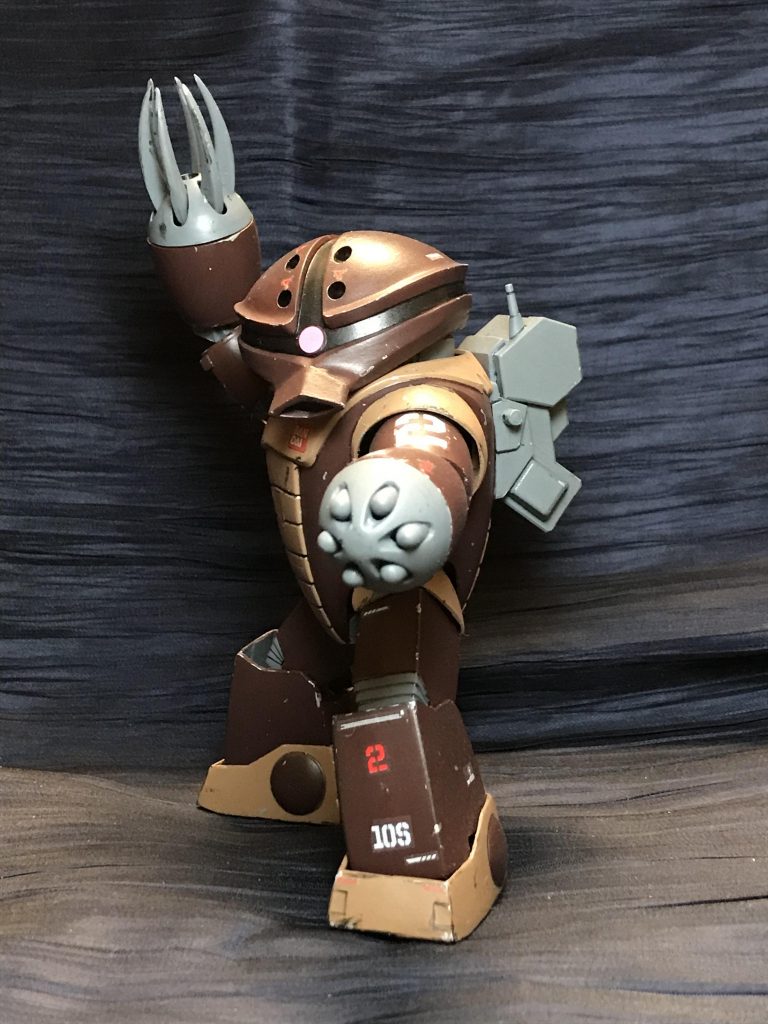 まさか今になってアッガイを作るとは。
300円キットの懐が深すぎて途中で挫けそうになったりもしましたが、完成出来た喜びは近年で最高のものでした、本当に。
無事終わってホッとした気持ちもありますが。