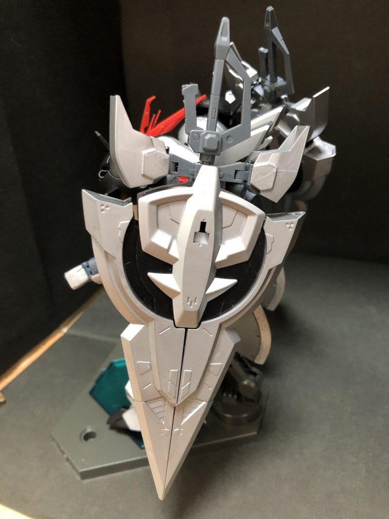 量産型ジオニックソードSC。
キャプテン・ジオンのファンが作成したコピーデータから作り出した模造品。
堅牢さに着目し、盾としての機能に特化しています。
写真撮り忘れましたが、バーニアモード、ブラスターモードに変形します。