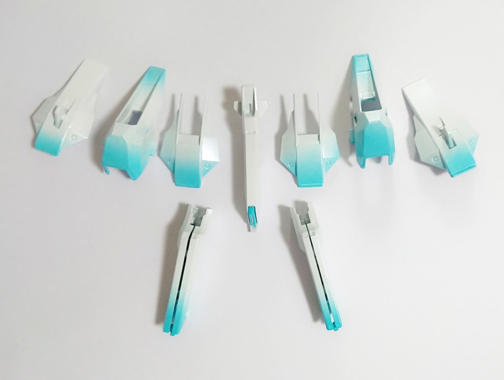 前半に書いた通り、スプレー塗装なのでよくよくみたら粒子が飛び散っているのであまり綺麗なものではありませんが、頑張って塗りました。