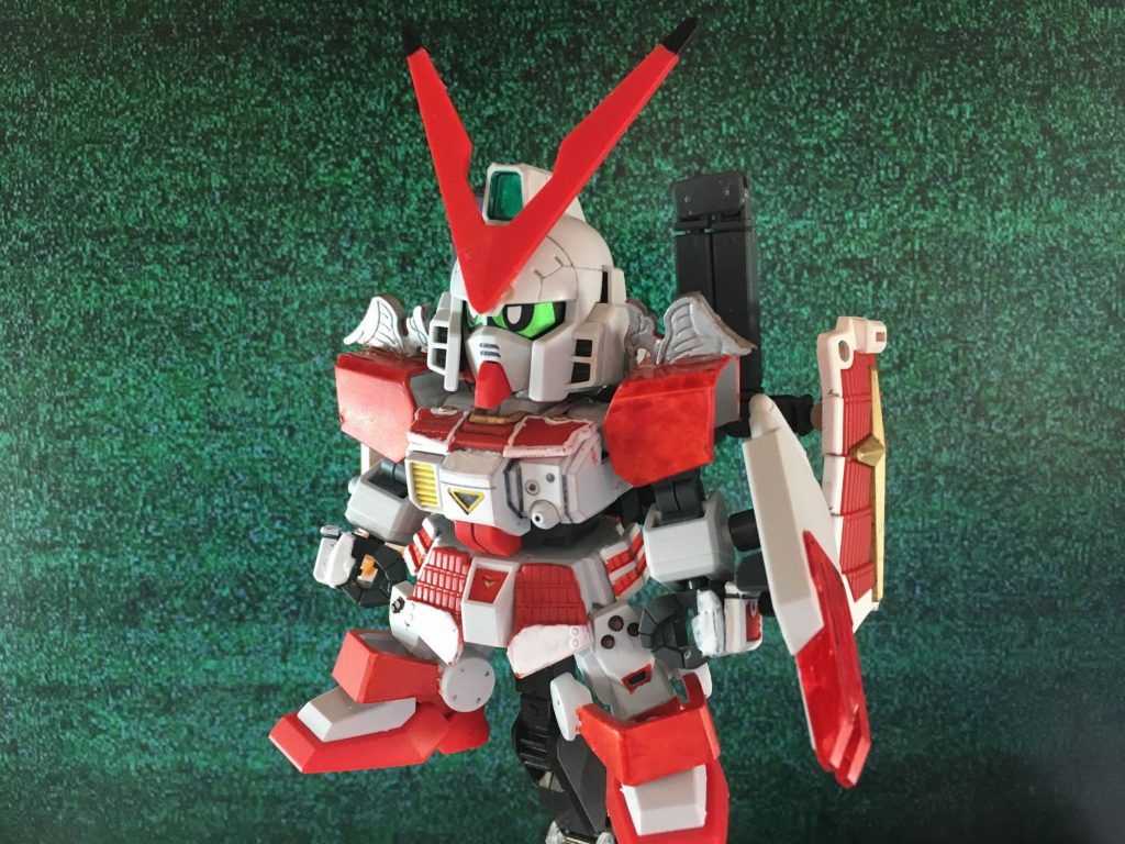 バトルモード。見た目の変化は少ないが自在に動くシールドアームによって守備力は格段に向上している。