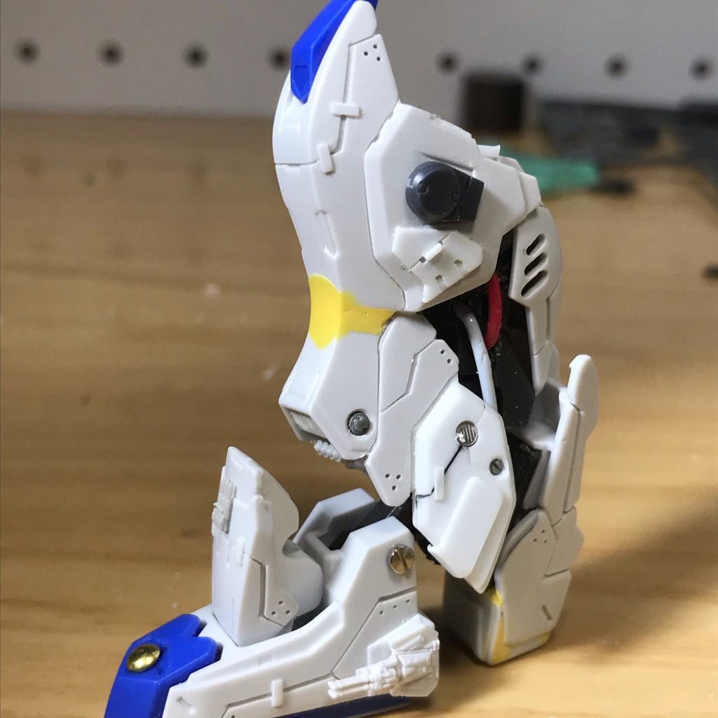 脚のディテールアップです。ここまで情報量追加したのは初めてでした。やればやるほど情報量が増えていくのは楽しかったです。筋彫りも随分上達しました。