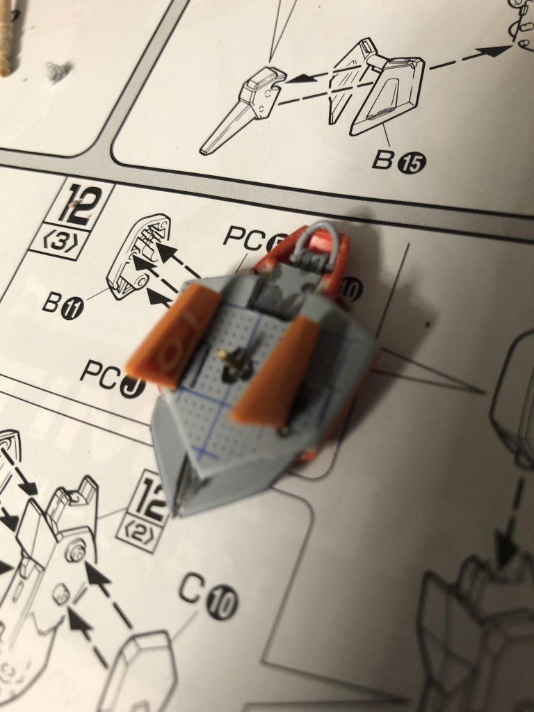 まずパンツァーアイゼンの改修からです
プラ板で展開出来る様に改造しました