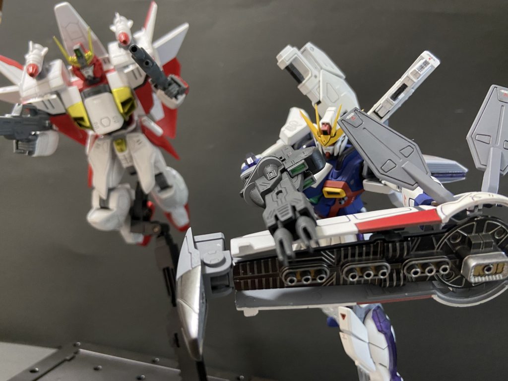 ガンダムXはMGですがディバイダーやブースターは旧キットの物なので装備出来る様に改造。