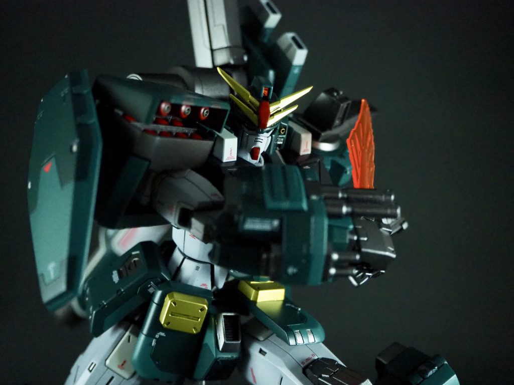 （実は作中一度しか使ってない）
刃は固定だったので分離可能に改造
持ち手はプロヴィデンス側のを加工して対応
右肩シールドはほぼ自作のプラ板
ディテールはシールドらしくRG初代ガンダムの物を参考にした