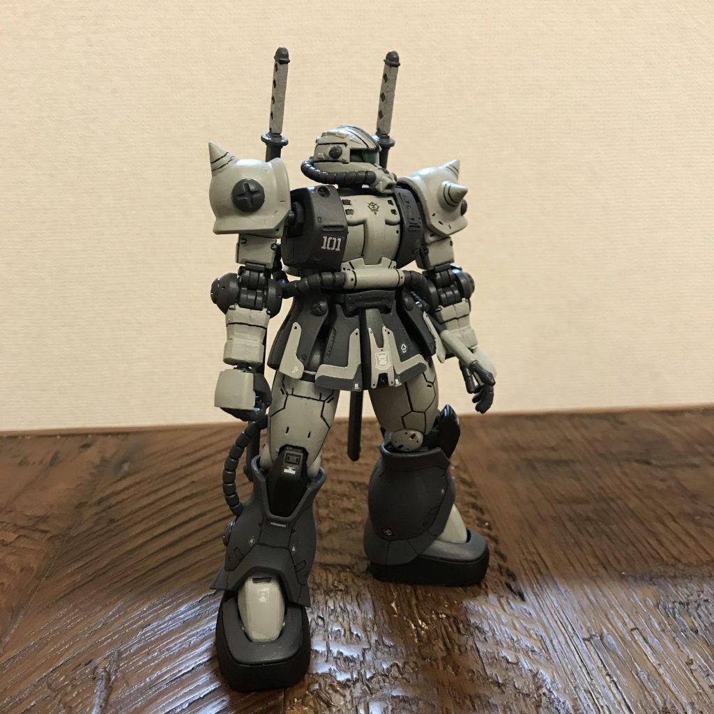 忍者風やサムライ風のザクにしたかったのですが、私の技術ですとこれが限界ですw