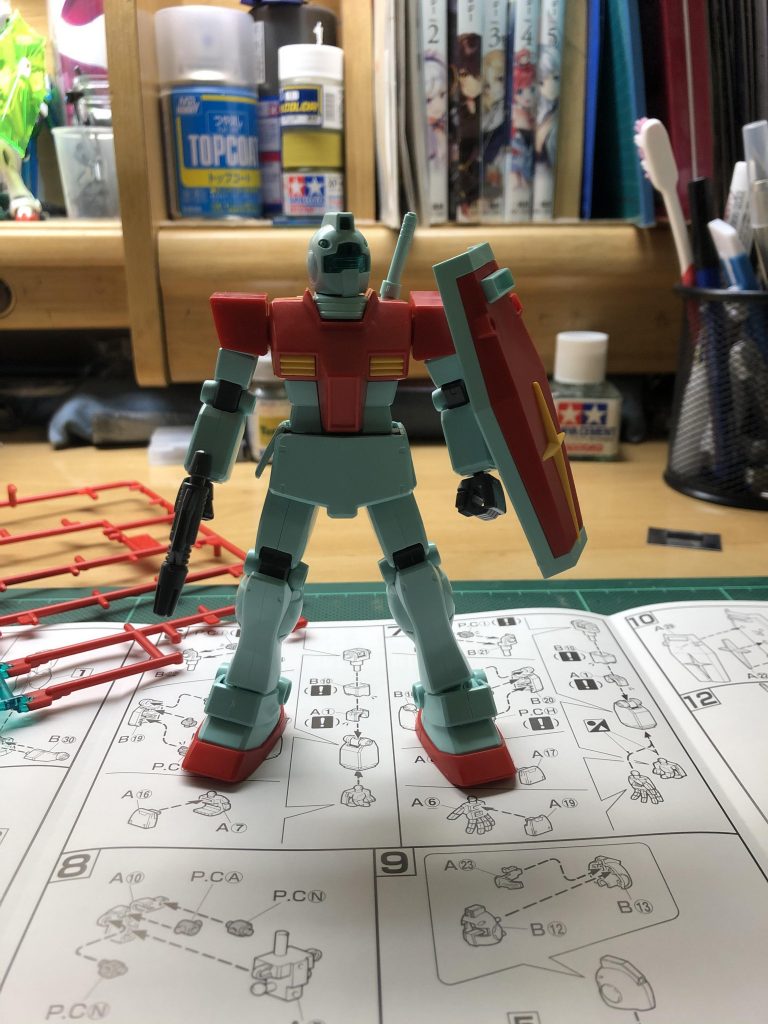 素組みをして合わせの部分，色分けする部分を確認しました