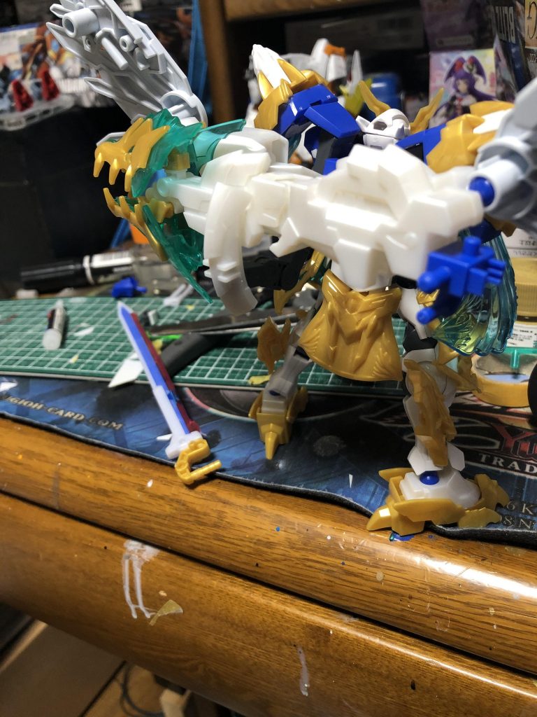 武器はこんな感じでヴァルキランダーのとさかの元々あったり3mm穴に接続してしまえるようにしてます。
エクスカリバーは龍砲にさしてマウントさせてますが龍砲を取り出す際は同じくとさかの3mm穴に接続してマウントさせれるようにしてます。