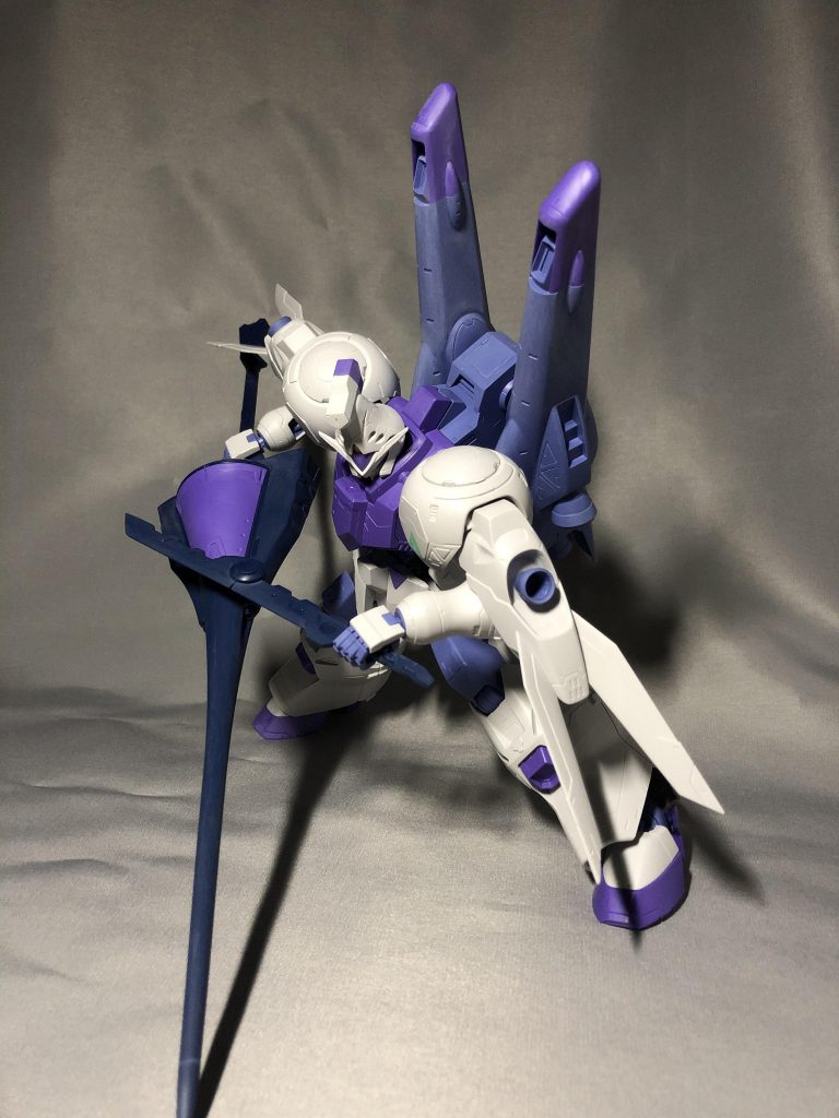 また、ヤスリがけのペースが遅すぎて鉄血コンに間に合わなそうになり、急遽メラミンスポンジで表面のツヤをある程度落として一旦の完成としました
いつでも手を加えられる状態なので、ここからまた表面を整えたりミゾを深くしたり改良してみるのもありといったところです