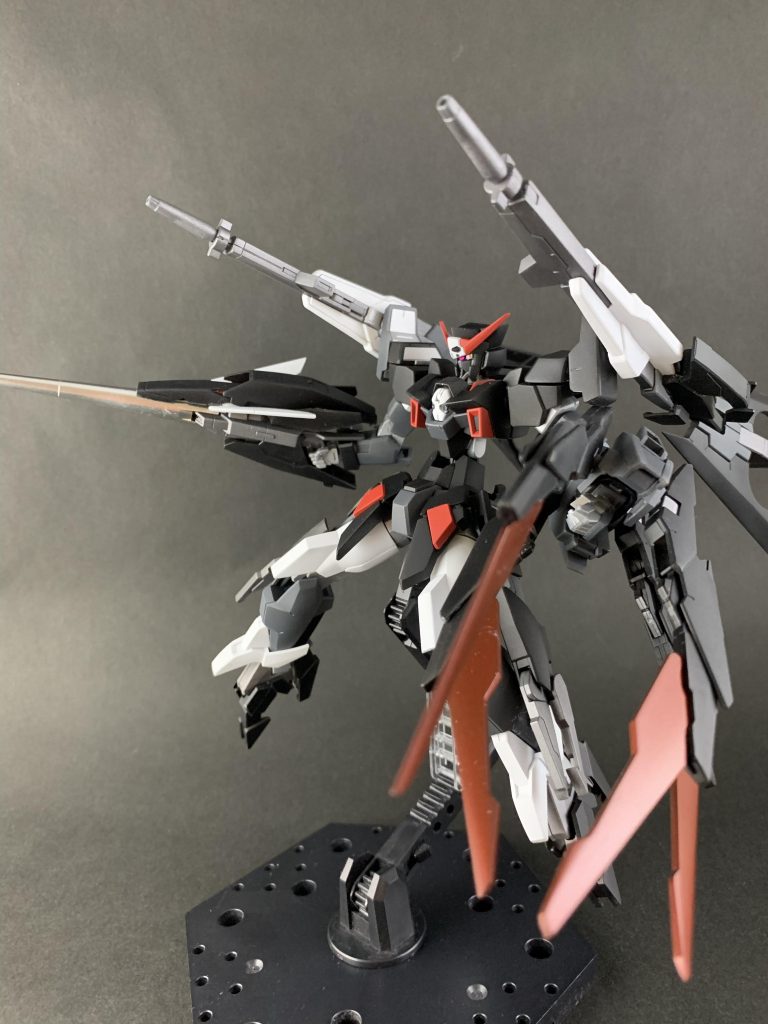 ドッズキャノン
回転を加えた大出力ビームを放つ。
ウィングバインダーが追加されたことで姿勢制御能力が向上した結果精度も上がっている。