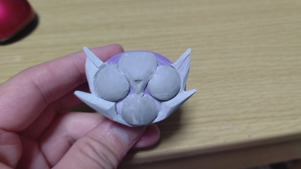 顔周りの削り出し。ちょっとデカ過ぎた。