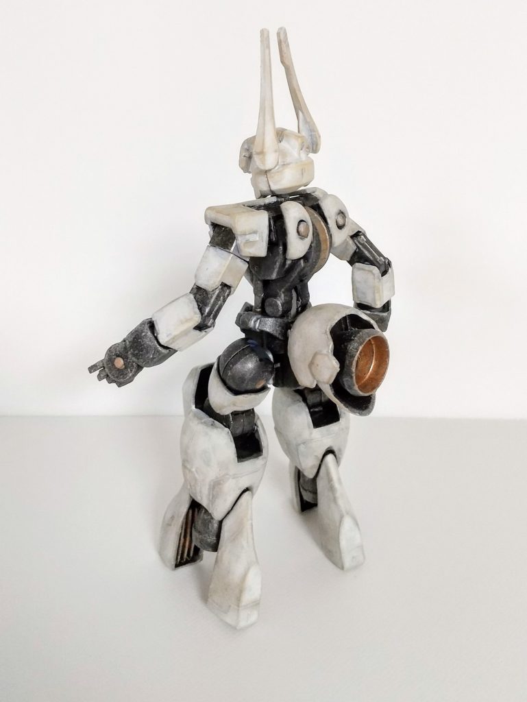 イオフレーム獅電にブースター目的のマンロディ脚部。他は寄せ集めのパーツで設計に近づけている。