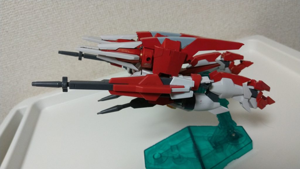 【カドラバレット・スライダー形態】
機動力の向上とバックパックシステムの運用を目的としている。
バックパックを排除した場合は通常のダブルバレットとして運用できるようになっております。