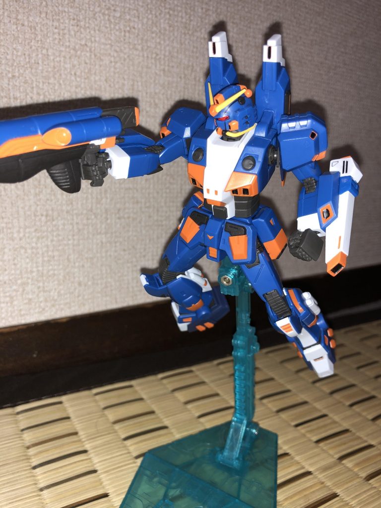 アクションの写真です。あまり参考になりませんが、キットは結構動きます。