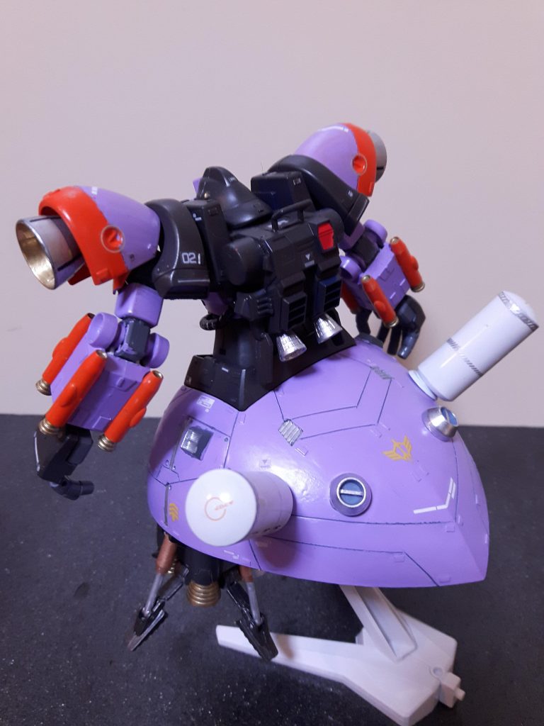 後ろから。何かの燃料タンク。