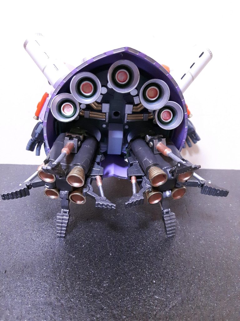 まだ脚をつけてます。このあとに脚を外す人が(アニメで有名な人)がどさくさにまぎれて脚を外してしまうのでしょう(笑)