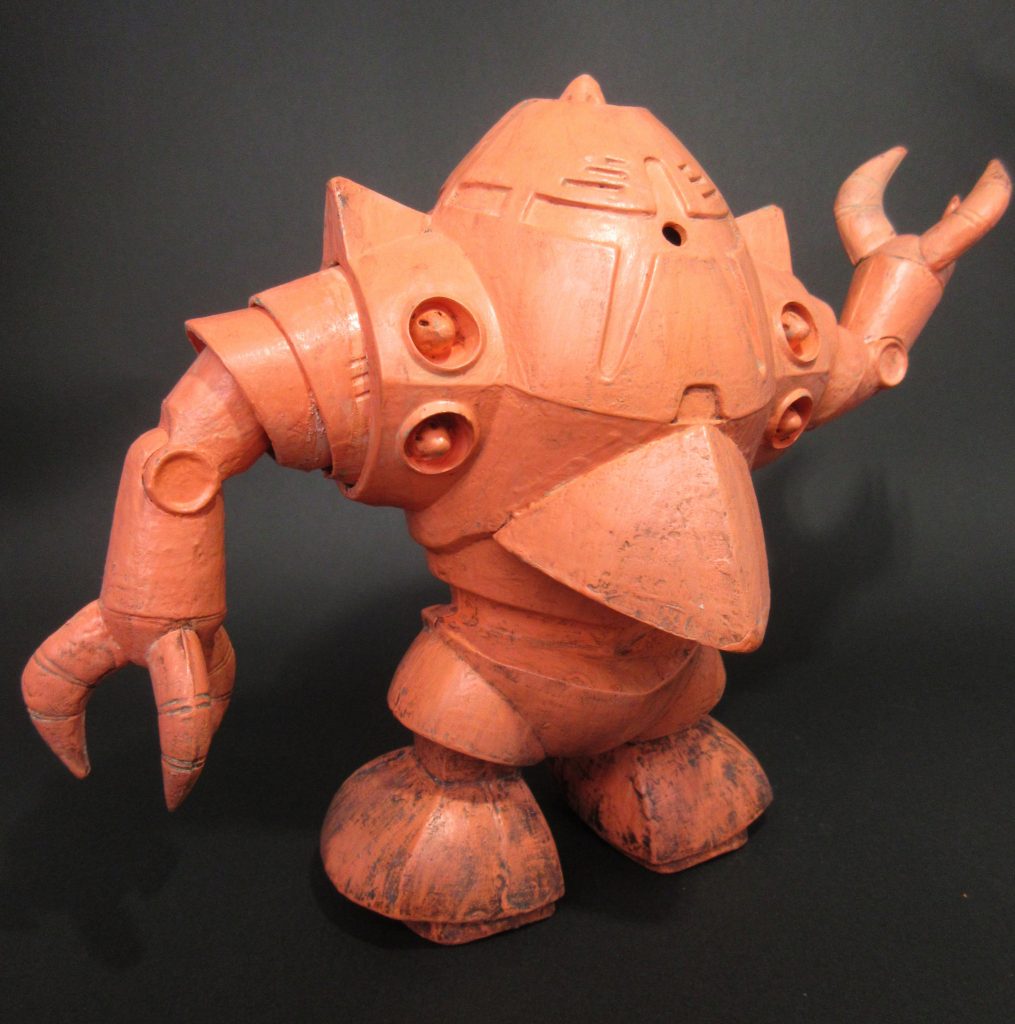 少しだけですが腕は可動します。