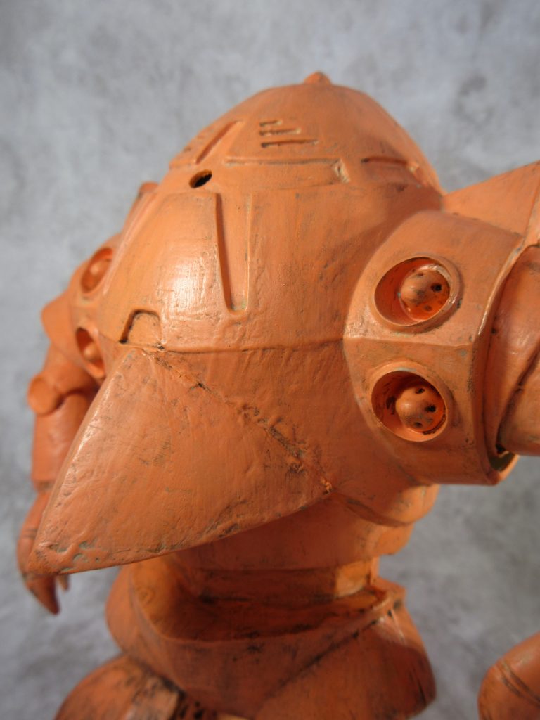 正面アップ。表面は溶きパテを使用し、土の質感に近づけています。