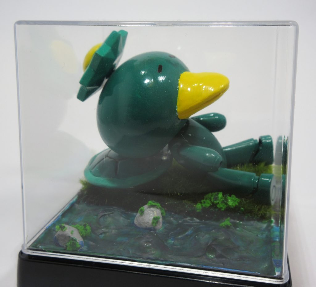 ディスプレイ状態、皿が思ったより大きすぎて座らせられなかった為甲羅を枕にして寝てる状態でディスプレイ。