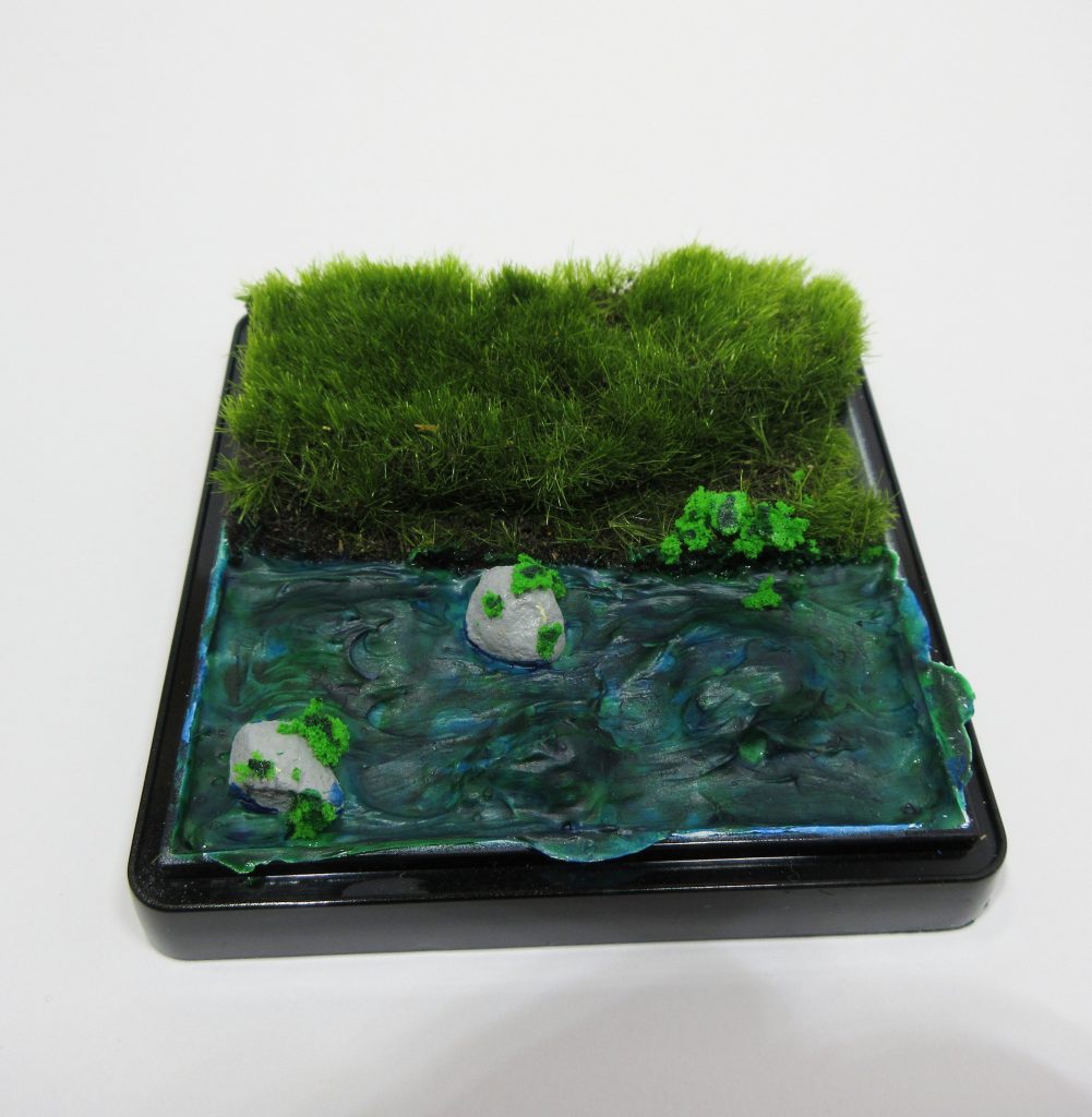 １００均のコレクションケースをベースに作成してます。川の表現は初めてで難しかったですが個人的には満足のいくものが出来ました。