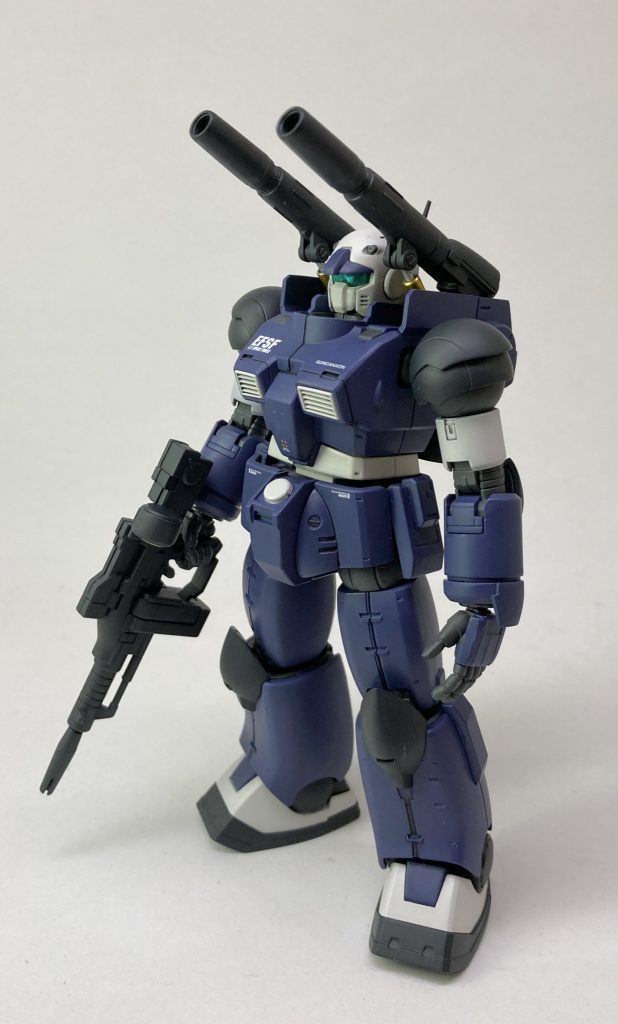 青を基調としてシンプルな配色にしました。前期型のビームライフルのバレルが折れてしまったのでちょっと短めです。