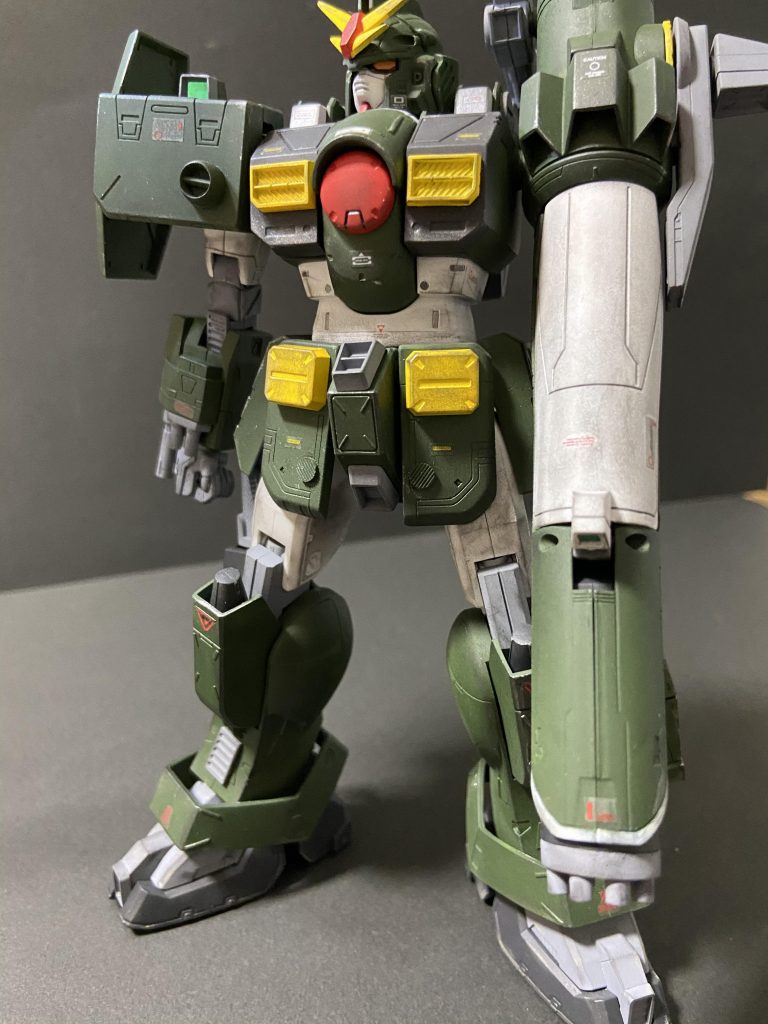 とは言え元々激しく動く機体では無いのであまり気にしてません。
アニメでも足の裏に付いているキャタピラで走行すると言う特徴的な移動スタイル、足が有るのにキャタピラで移動する、そんな所が大好きですw