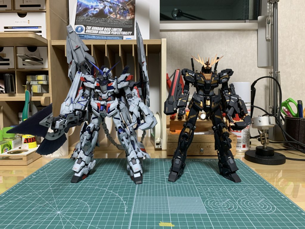 昔つくったバンシィと比べてみました、バンシィはスタイルは弄っていないので違いがわかると思います