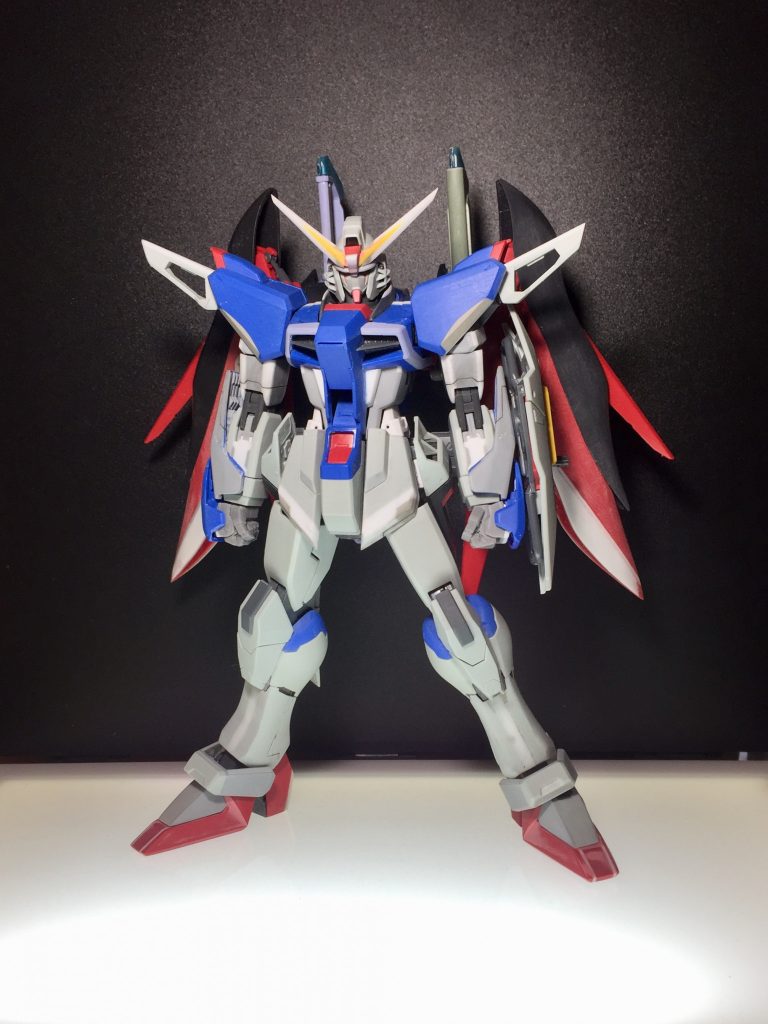 腹部はMGデュエルに置き換え。各部曲面を削り込みで廃止。ブーメランを短縮と基部を本体寄せにして視線に入る肩の量を減らす。翼に至っては流行りに逆らって大幅短縮する天邪鬼っぷり。