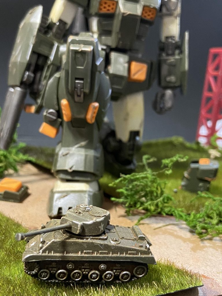 300円のガチャガチャで購入した猫戦車もウェザリングして置いてみました。戦車の出来が良くて驚きです…