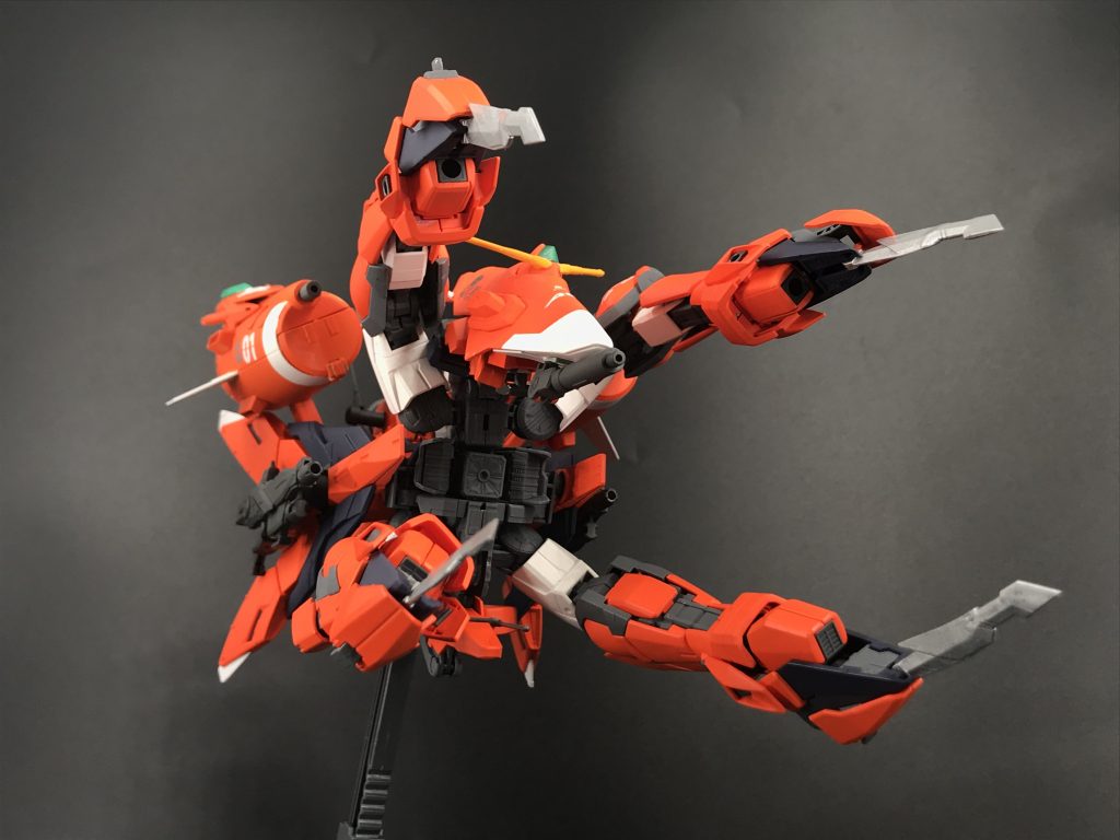 スキュラ発射体勢。
普通の状態がメビウスゼロみたいな戦闘機っぽいフォルムなだけにさらにゲテモノ感が出てくれた気がします^_^