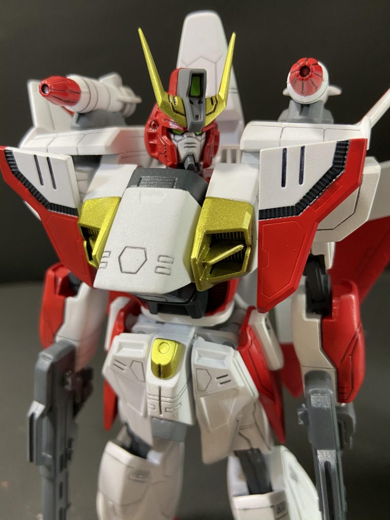 MGのガンダムXと並べて飾りたかったので少しでも違和感ない様に、プラ板による腰の延長とコトブキヤさんのHIPS関節 II を使用し、両手打ちも違和感なく構えれる様になり、プロポーションも良くなりました。