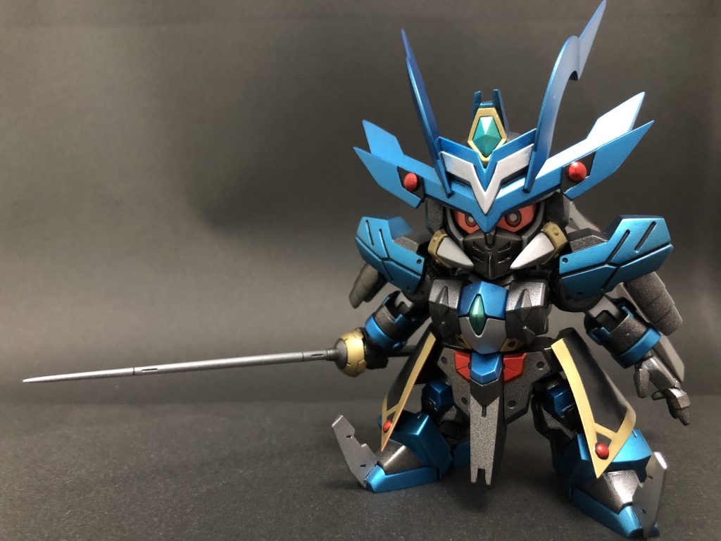 「さあ、お前の待ち望んでいた戦場だ」
黒鉄の鎧と仮面で身を包み、戦場を駆ける謎の騎士、ガンダムヴィダール。

武者真悪参をベースにHGガンダムヴィダールのパーツを使いました。サイドアーマーはサイズが合わなかったので、ロングコートをイメージしたパーツを作成しています。