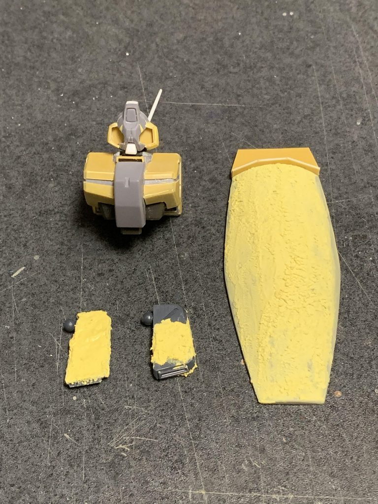 各部プラ板とパテで弄ってます