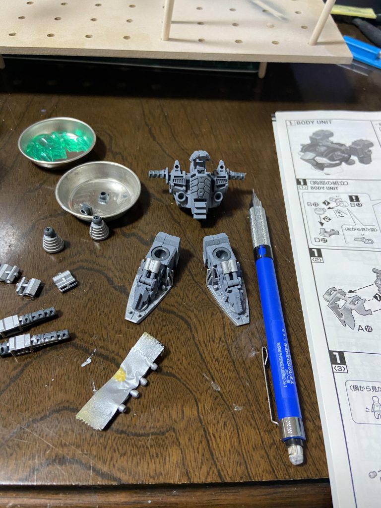 完成品だと分かりづらいですが細かくシルバーを使用しグレーと塗り分けました。