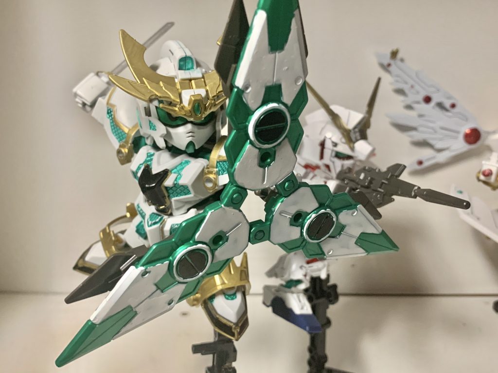 三方大手手裏剣
ガードして良しクナイランチャーにも良し
近接武器として切れ味も良い盛り盛り武器