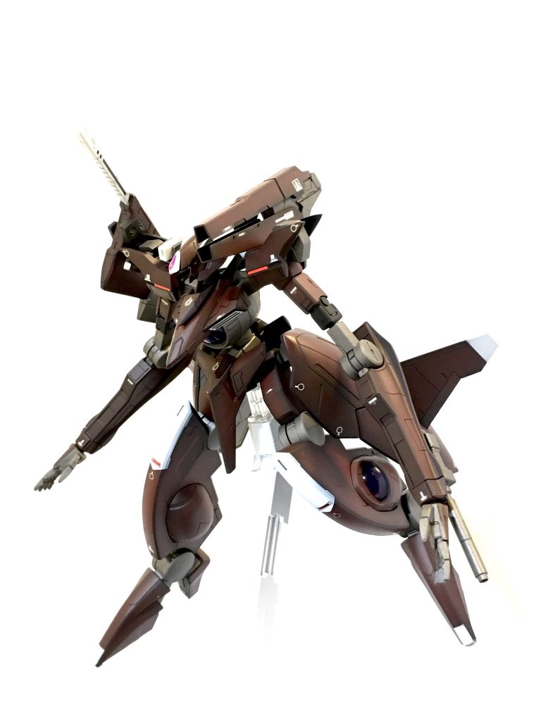 GNショートキャノン発射イメージ。
少しですが砲身が展開可能です。
スローネアインの様な長距離砲撃用ではなく、射撃武装の火力不足を補うための対MS用武装とイメージしました。