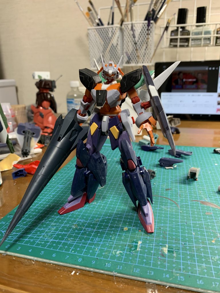 基本的に部品の交換で作っています。
額などは少し尖らしています。