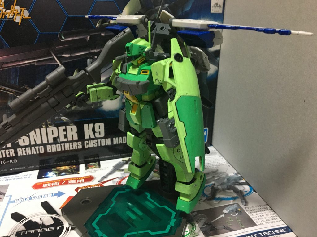 この改造したバックパックのほうは翼を展開して、飛ぶこと可能として、
機動力を向上させました。