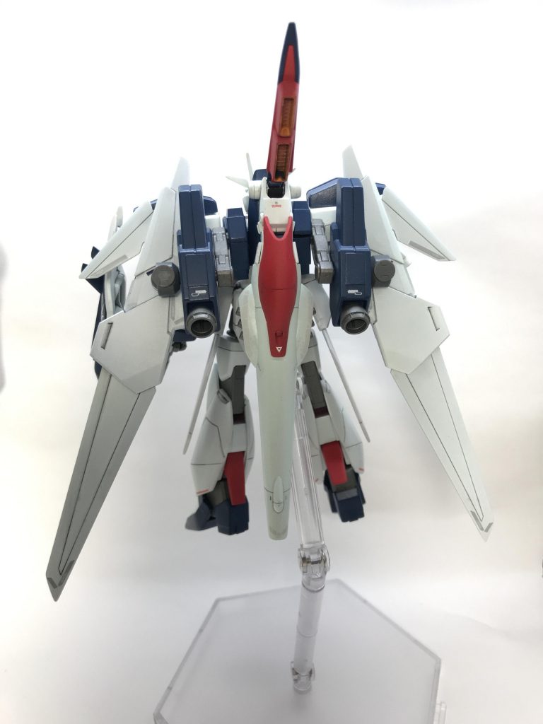 背中の装備はリ・ガズィ、百万式、ガンダムEz-ARMSから