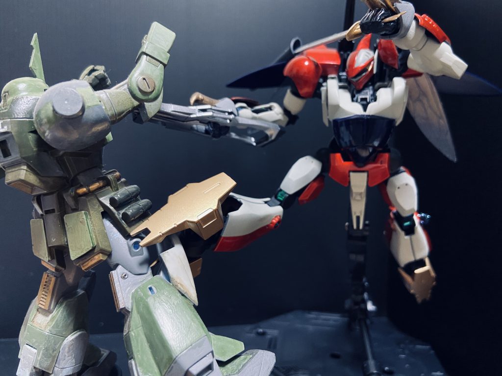 基本ユーゴーフレームなのでゴリゴリ動きます！
逆関節クローからのゼロ距離ラッシュ妄想。肩周りはダサいですが、可動のためやむなく開けてます。