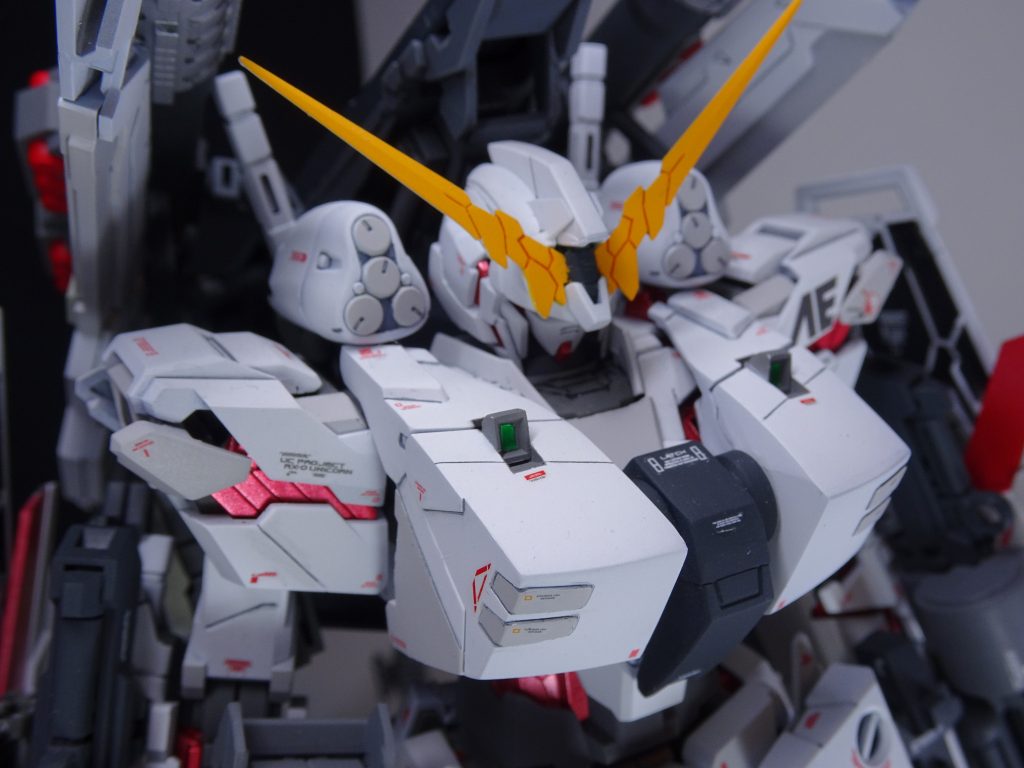 ＜オレ設定＞
「こいつは俺のとっておきだ。アムロ大尉の意思を継げ、バナージ！」
「アストナージさん…。オレ、やってみせます！」

■機体解説
機体名は、真・フルアーマーユニコーン～第２形態～
第二次ネオジオン抗争長期化の可能性をにらみ、
アストナージがラーカイラムの倉庫に保管していた
HWS装備をユニコーン用にチューンしたもの。
殺人的な機動力を有しており、単機での拠点攻略を想定している。


■入手条件
スーパーロボット大戦Bに登場する隠し機体。
1stステージ「アクシズ攻防戦」で、ギュネイの攻撃から
ケーラを3ターン生存させると、2ndステージ「宿命の戦い」
スタート時から使用可能。

※1.ケーラを生存させることでアストナージ生還
※2.スーパーロボット大戦BはホビーショップB-SIDEにかけたパロディです。